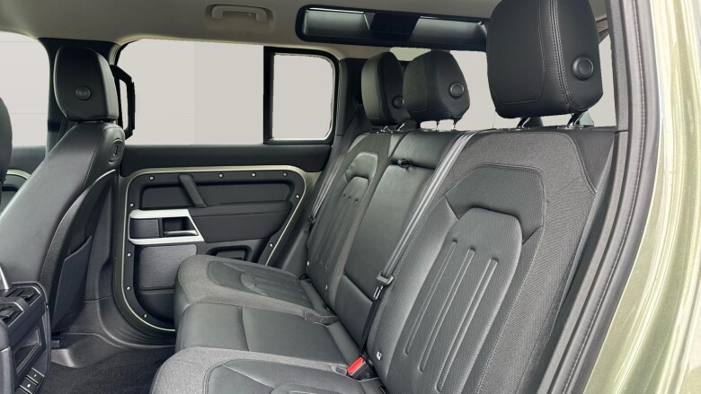 Land Rover Defender 2.0 D200 SE 110 5dr Auto Diesel Estate